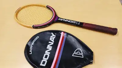 Raquette De Tennis Ancienne Holmar Courtmaster – Bois – Made In Japan – Vintage