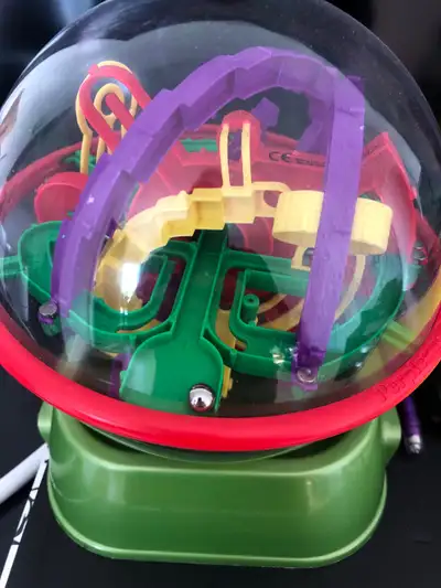 Perplexus Original, un labyrinthe 3D Caractéristiques : - Jeu de labyrinthe 3D - Concept original et...