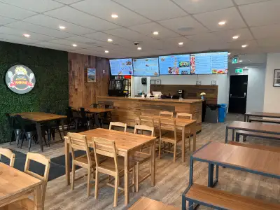 Nous somme a la recherche d'une serveuse/receptioniste temps-p pour notre restaurant sur la rue rach...