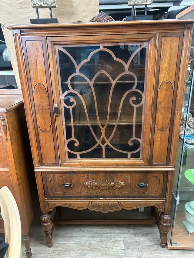 antique china cabinet in Hutches & Display Cabinets in Edmonton - Image 8