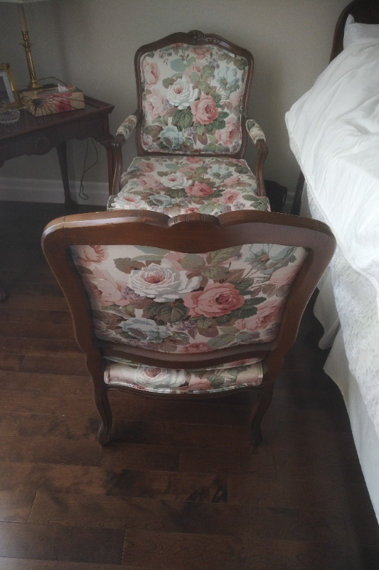 Vintage Antique Handcrafted Wood Chairs (x2) in Chairs & Recliners in Kitchener / Waterloo - Image 2