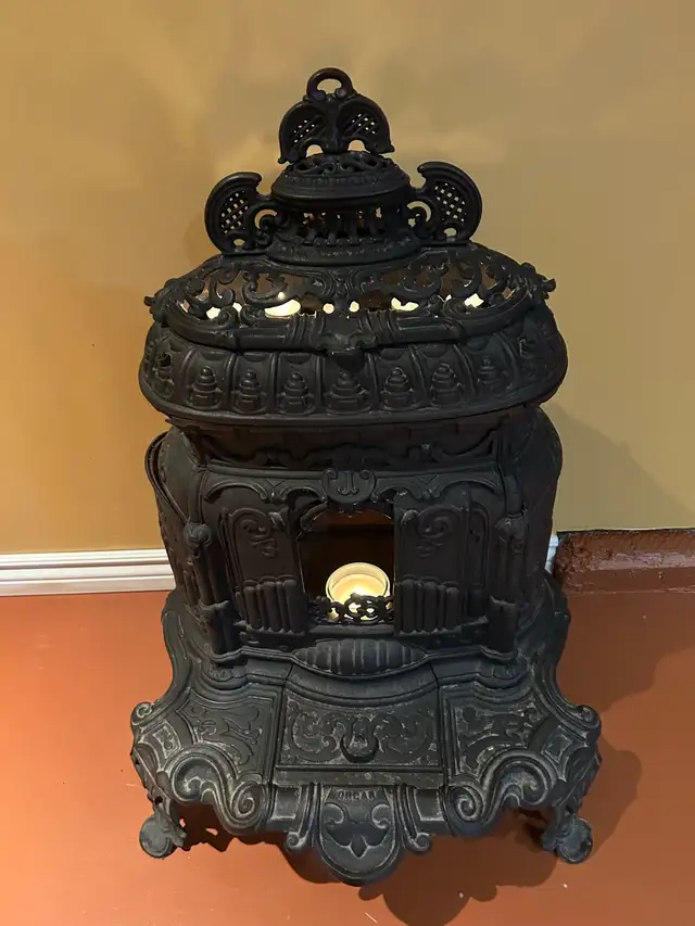 Antique cast iron parlour stove in Stoves, Ovens & Ranges in Dartmouth - Image 2