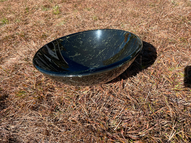 Heavy glass bowl sink in Bathwares in Revelstoke - Image 2