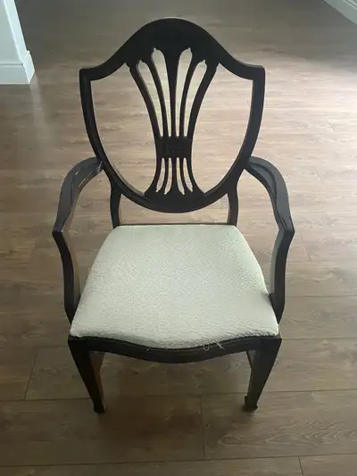 Set of 6 Duncan Phyfe chairs. Not used in years. Still in great condition.