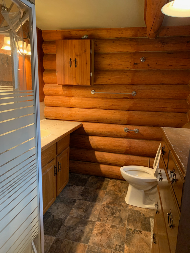 Cedarvale Log Home 2 bed, 2 bath in Long Term Rentals in Terrace - Image 4