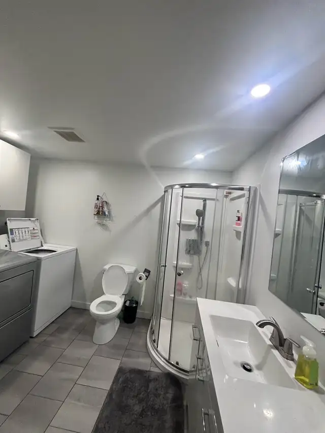 Bachelor room for rent63804735182467122
