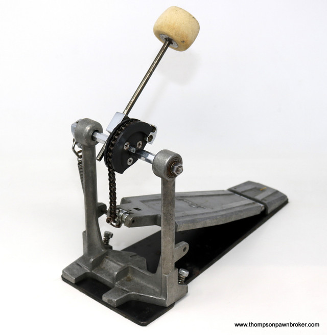 PEARL BASS DRUM PEDAL (DAM.) in Other in Hamilton - Image 2