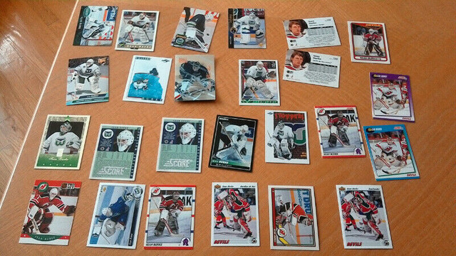 Lot 25 cartes différentes Hockey Sean Burke (280721-3820) dans Art et objets de collection  à Laval/Rive Nord