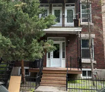 Available July 1st or earlier - Rare Large apartment in the heart of the Plateau , located on a quie...