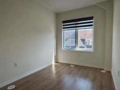 Private room available in Oshawa North