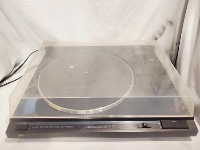 vintage jvc turntable model L-AX3B  FOR PARTS/REPAIR in Stereo Systems & Home Theatre in Mississauga / Peel Region - Image 3