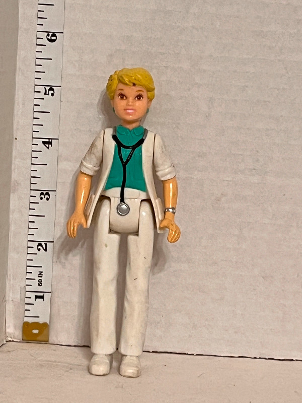 PLAYSKOOL Dollhouse Blonde WOMAN DOCTOR NURSE in Toys & Games in City of Toronto