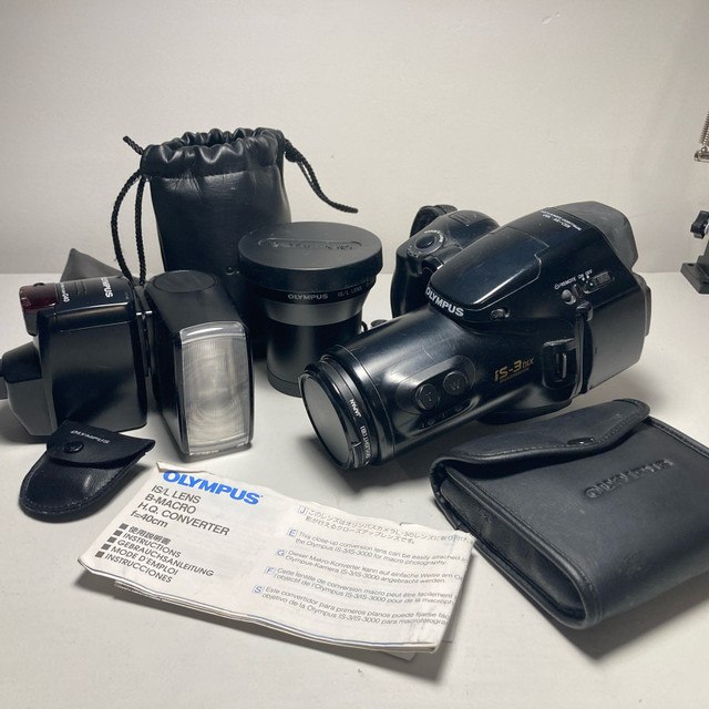 LOT - FILM CAMERAS 1950s - 1990s accessories, and lenses in Cameras & Camcorders in St. Catharines - Image 2