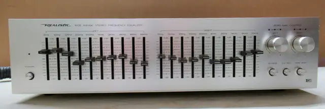 Vintage Realistic Stereo Equalizer in Stereo Systems & Home Theatre in St. Catharines - Image 2