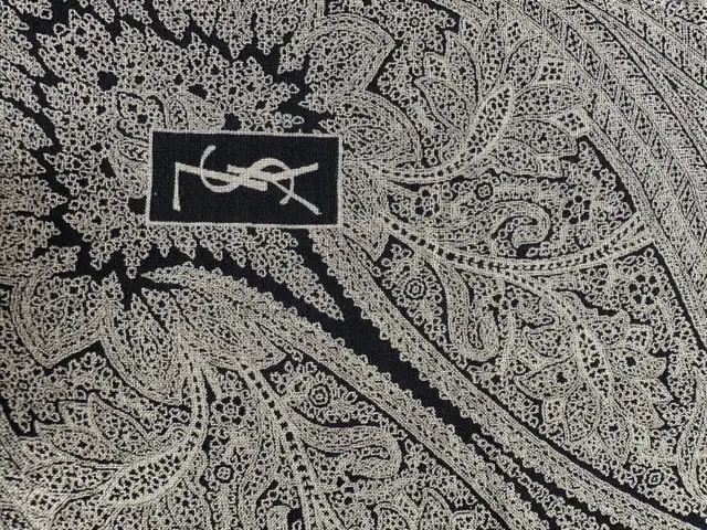 STUNNING YVES ST-LAURENT VINTAGE SHAWL in Women's - Tops & Outerwear in Ottawa - Image 5