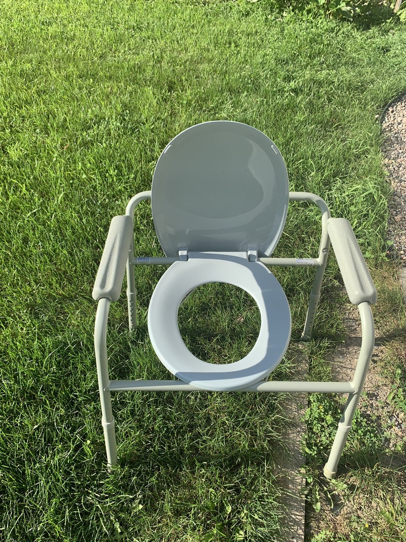 Toilet commode chair for sale Health & Special Needs Ottawa Kijiji