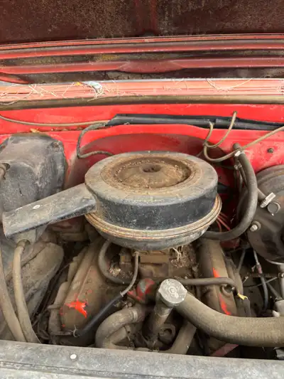 This 1969 Chevrolet grain truck is a reliable workhorse featuring a 19,500 lbs maximum GVW rating, p...