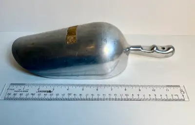 Multi-use. Ergonomic handle. Lightly used, in perfect condition.