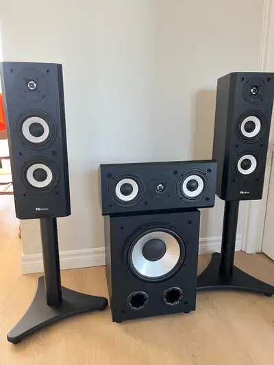 Selling a complete Axiom 3.1 speaker setup in pretty good condition. Everything works perfectly and...