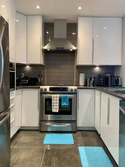 ***logement actuellement occupé, photos à titre informatif seulement*** - 1 stationnement privé et s...