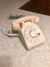 Vintage Rotary Dial Telephoe