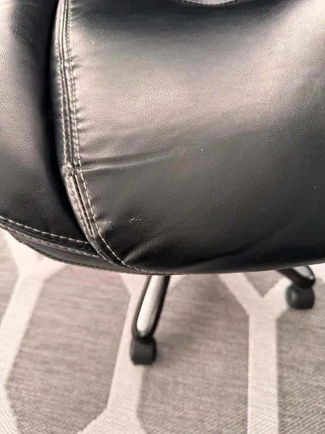 Black Office Chair in Chairs & Recliners in Markham / York Region - Image 6