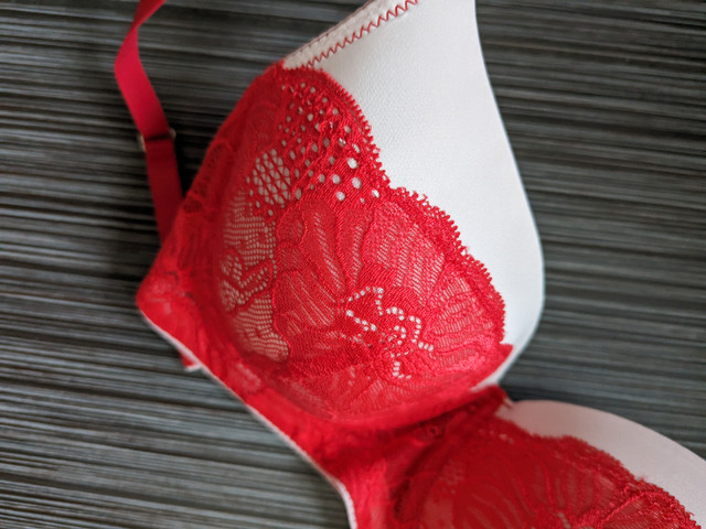 Soutien gorge dentelle lingerie rouge et blanc 95D Neuf dans Femmes - Autre  à Longueuil/Rive Sud - Image 4