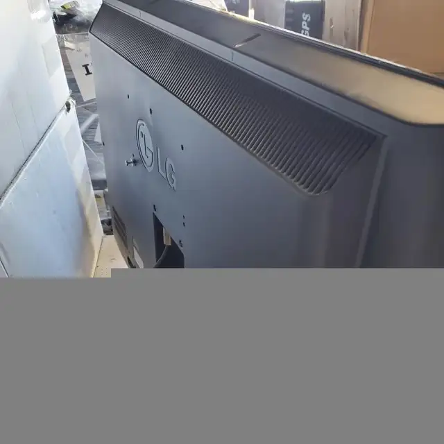 LG 32 INCH LCD TV in TVs in Burnaby/New Westminster - Image 4