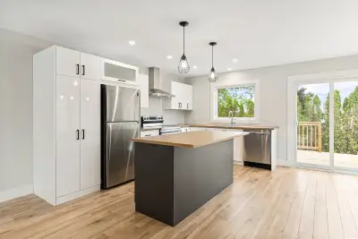 Available Nov1st or Dec 2026 3 bedroom townhouses corner units 23 Colline Dieppe, NB Included: - App...