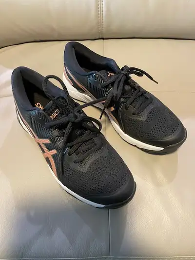 Ladies new Golf Shoes - Size 7 1/2, View more