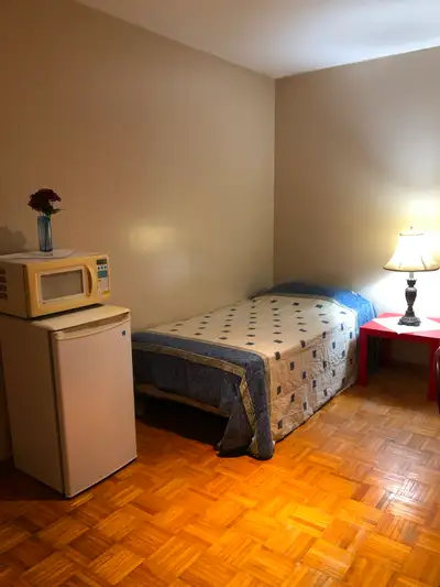 A Furnished Room For Student(s) in a Quiet & Clean House With Unlimited Wireless High Speed Internet...