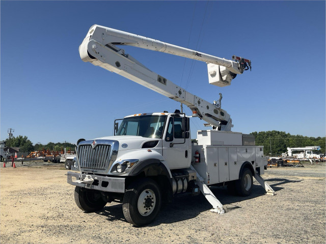 2018 International /Altec AA55-MH Bucket Truck. Available in Other in Corner Brook - Image 3