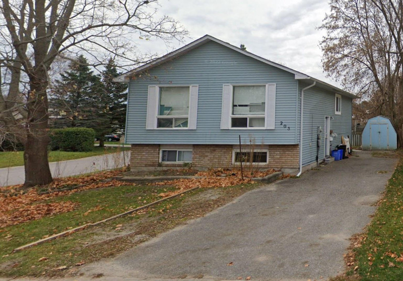 4 bed 1 bath rental available in Orillia on July 1st Long Term