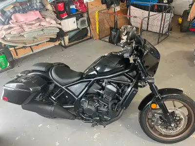 LIKE NEW BIKE . for sale due to injury , not on bike . stored in conditioned garage . Black bike Bro...