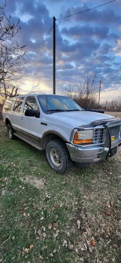 This great looking 2001 Ford Excursion has a 7. 3 L Power Stroke diesel engine and has 173,495 miles...