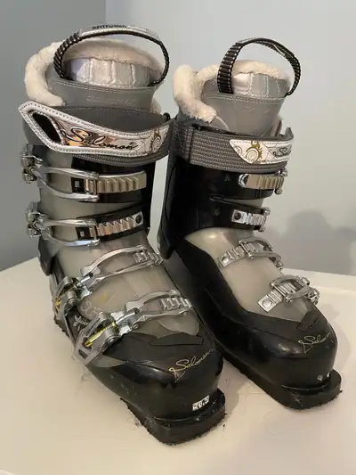 Women’s Salomon X5 Devine ski boots size 26.5, View more