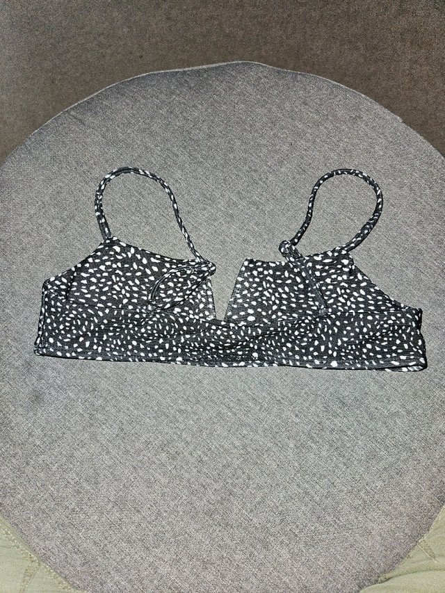 Bathing suit top in Women's - Other in Oshawa / Durham Region - Image 2