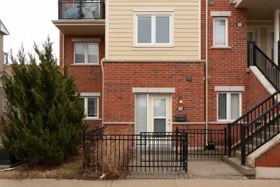 Very clean and well kept 2 bedroom 1 bathroom stacked ground level condo town house corner-unit. Fea...