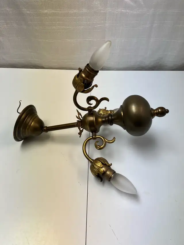 Lustre Vintage en Laiton Suspendu / Vintage Brass Chandelier in Indoor Lighting & Fans in City of Montréal - Image 6