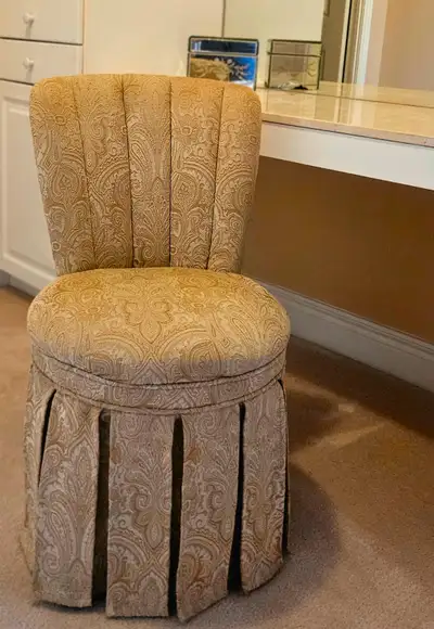 Vanity/Slipper Chair: Bombay Company (Vintage), View more