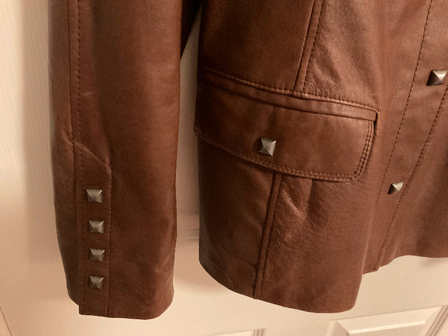 Danier Leather Jacket (women’s small) in Women's - Tops & Outerwear in Oshawa / Durham Region - Image 3