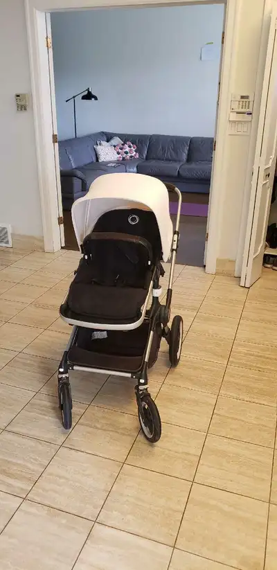 full fox in good condition. everything works as it should. comes with: flat free tires bassinet 2x b...