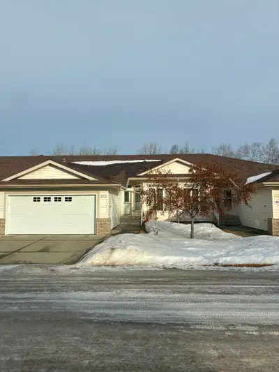 Adult 55+ bungalow available for rent at 328 Ravine villas. 1450 sq ft on the main floor with a comp...