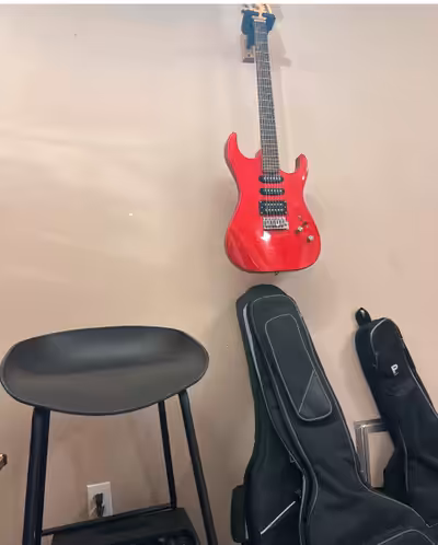 It was appraised at long and mcquade and and Myhre’s music to sell for 300 for the guitar case is ab...