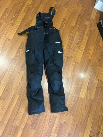 Men’s or Women’s Size M $120 or make an offer Never used. They are too small for me.