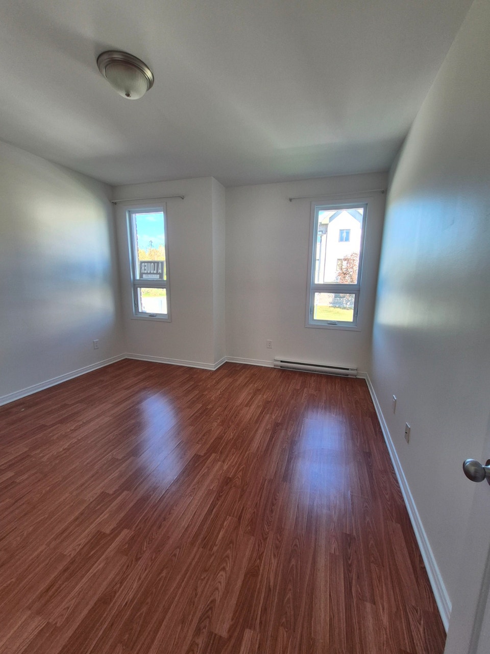 Nice and large two-bedroom / Beau et grand 4 1/2 /Aylmer 2