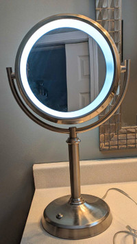 Magnifying Cosmetic Mirror (Lighted)