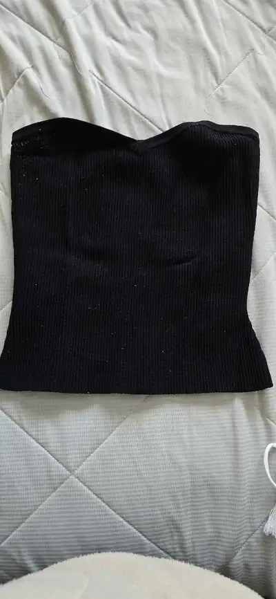 Black aritizia top, View more
