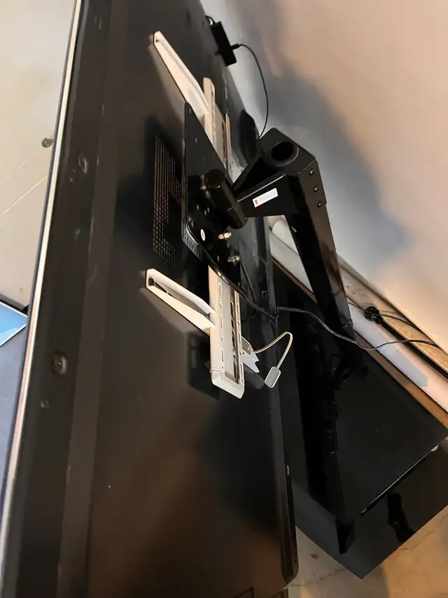 55” Panasonic TV with swivel stand mount in TV Tables & Entertainment Units in Gatineau - Image 8