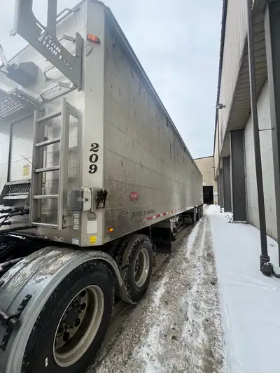 2018 Titan Walking Floor Four Axle Trailer. New floor installed one year ago by Walking Floor Intern...